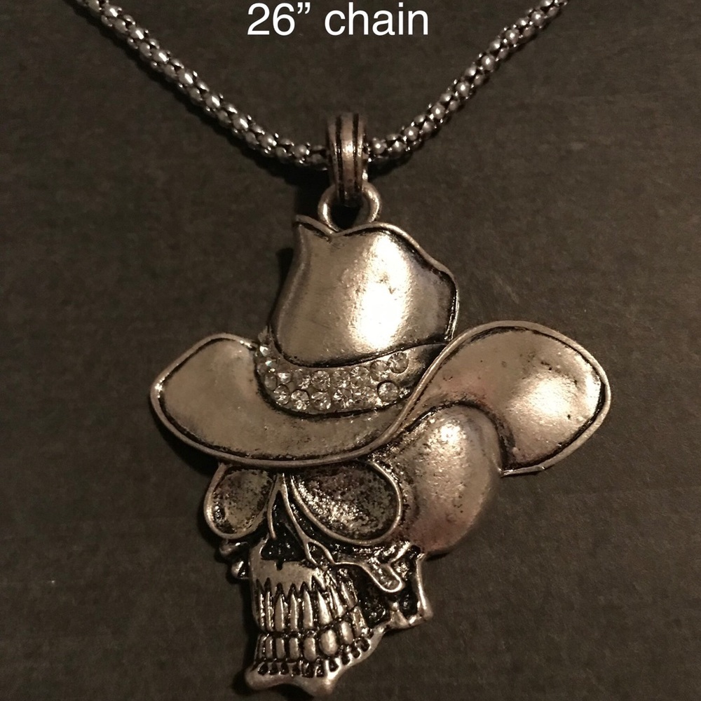 Skull necklace with cowboy hat